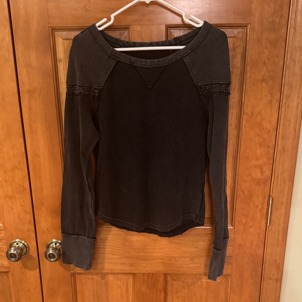 Women's Black Long Sleeve Top